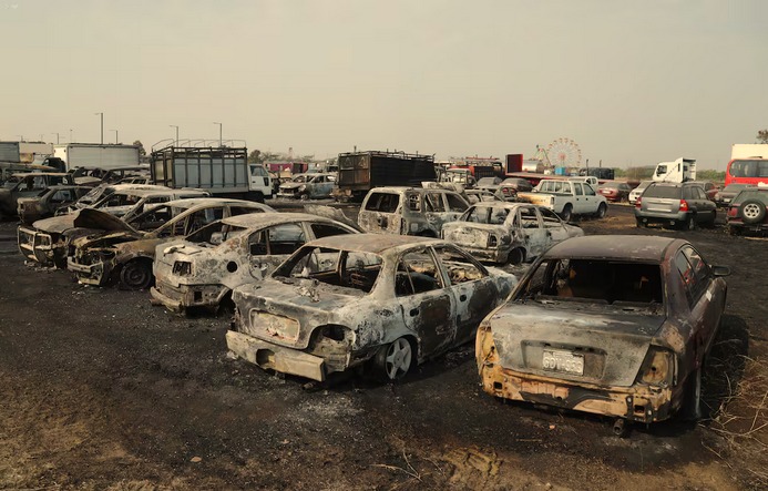 EN EL INFORME DEL INCENDIO EN LA BODEGA DEL PARQUE LOS SAMANES, 64 AUTOS RESULTARON AFECTADOS.-