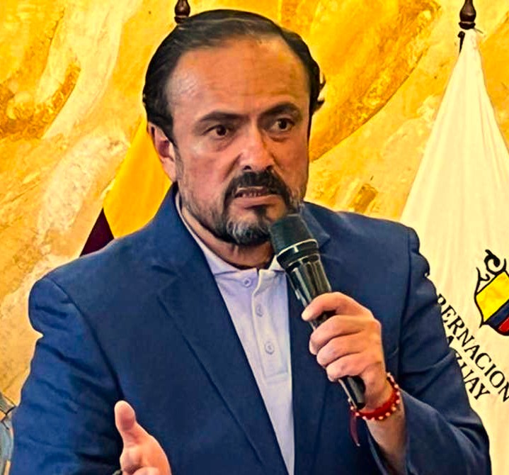 "DEMORÁNDOSE ESTABAN"  EXPREFECTO DEL AZUAY PAÚL CARRASCO, Y SU EXDIRECTOR DEL GAD, SON PROCESADOS POR PRESUNTO PECULADO.-