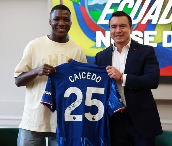 PRESIDENTE NOBOA SE ENCUENTRA EN LONDRES CON MOISÉS CAICEDO.-