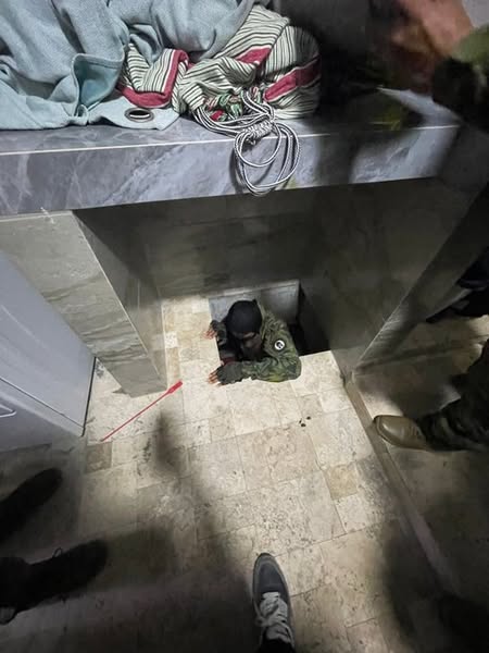 EN ESTE BUNKER VIVIÓ ESCONDIDO ALIAS FITO.-