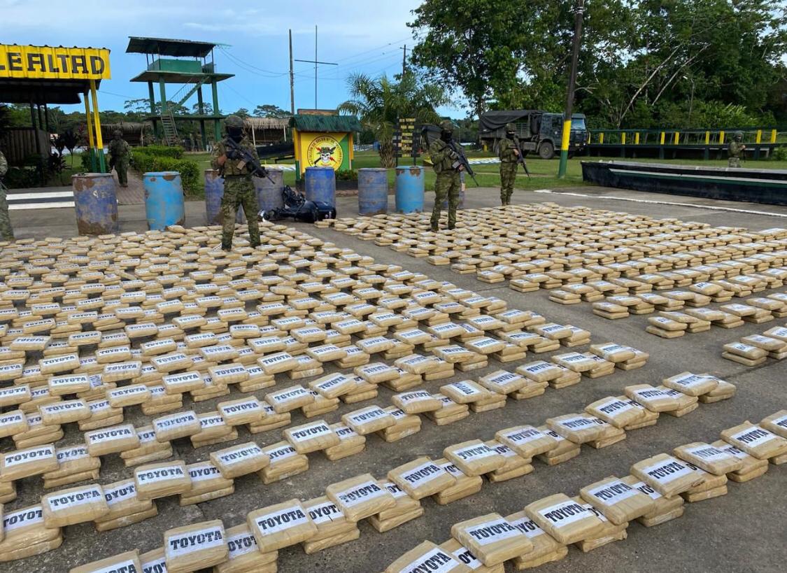 EN SUCUMBÍOS EL EJÉRCITO DECOMISÓ 1.684 BLOQUES DE COCAINA.-