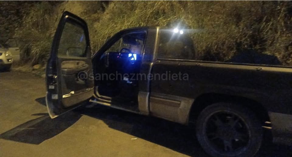 EN CUENCA POLICÍA LOCALIZA CAMIONETA ABANDONADA DE MANERA EXTRAÑA, SE INVESTIGA PROCEDENCIA