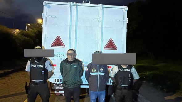EN IBARRA LA POLICÍA DETIENE A SUJETO QUE TRANSPORTABA GRAN CANTIDAD DE MATERIAL EXPLOSIVO.-