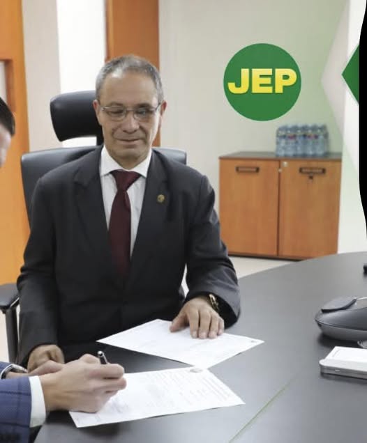 FLORESMILO ALVEAR DEJA LA GERENCIA DE LA COOPERATIVA JEP.